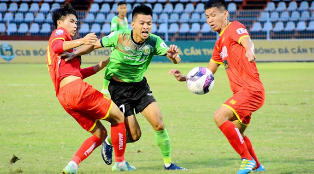 Trọng tài lại bị nhắc tên trong trận đấu ở Giải Hạng nhất quốc gia 2022