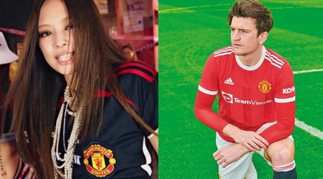 Tại sao BLACKPINK Jennie lại mặc áo Manchester United?