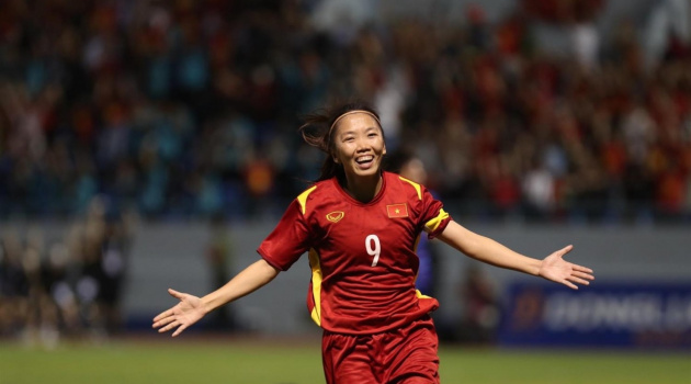 Đá ở châu Âu, Huỳnh Như nhận lương thấp hơn cầu thủ V-League