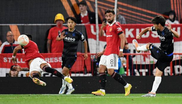 VAR gây thảm họa, M.U thua sốc ngày ra quân