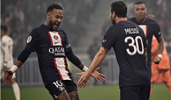 Neymar phản ứng sau kiến tạo cho Messi