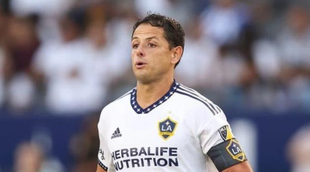 Chicharito nhận tin choáng váng từ HLV Mexico