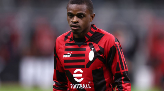 Trụ cột AC Milan lên tiếng về tương lai