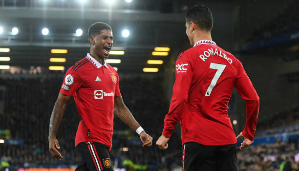 Hóa 'cứu tinh' của M.U, Ronaldo đi vào lịch sử