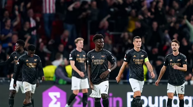 Công cùn thủ kém, Arsenal 'phơi áo' trước PSV