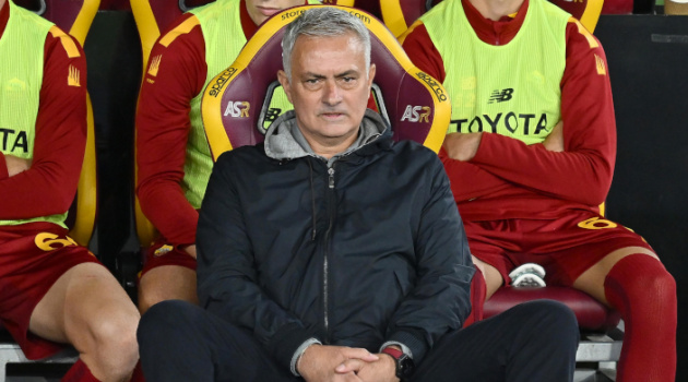 Mourinho: Quá khó khi đá với một đội chơi lùi sâu