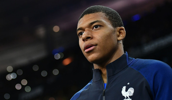 CĐV Argentina phân biệt chủng tộc với Mbappe trên sóng truyền hình