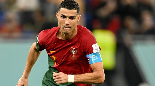 Ronaldo nhận mưa lời khen, được so sánh với Pele, Maradona
