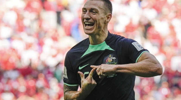 Màn ăn mừng đặc biệt của người hùng Australia