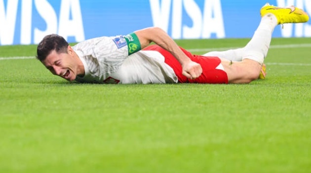 Ba Lan kiểu Mourinho và nước mắt Lewandowski