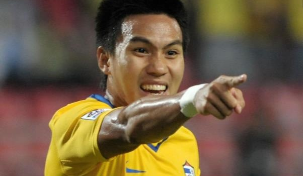 Cựu thần đồng bóng đá Thái Lan giải nghệ