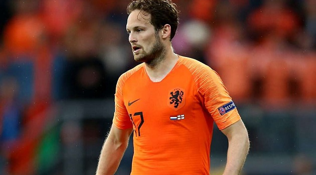 Bị chỉ trích, Blind phản pháo: Tôi là kiểu hậu vệ cánh khác với Dumfries