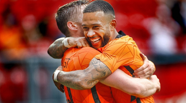 Van Gaal: Oranje muốn vô địch thì Depay phải ra sân