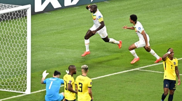 Rượt đuổi kịch tính, Senegal tiễn Ecuador về nước