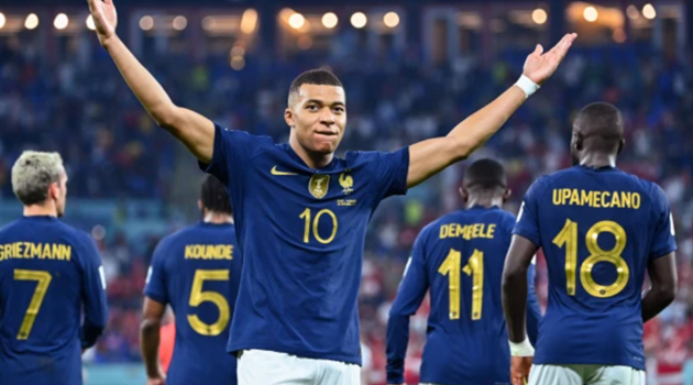 Walcott chỉ ra hậu vệ duy nhất có thể khóa chặt Mbappe