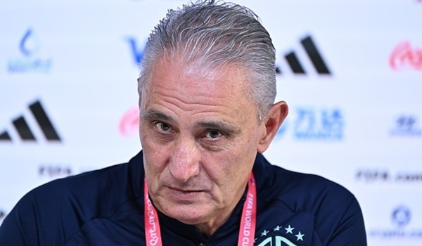 HLV Brazil nổi giận