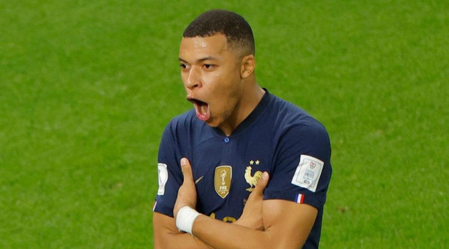 Gary Neville chỉ ra cầu thủ duy nhất của Anh có thể ngăn cản Mbappe