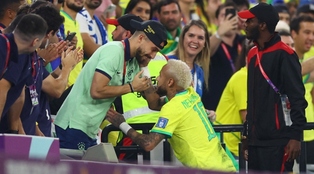 Sút tung lưới Hàn, Neymar có hành động đẳng cấp với hậu vệ M.U