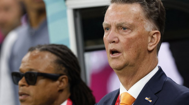 Van Gaal đã thôi thứ bóng đá tổng lực