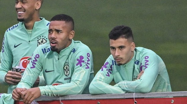 Tite không chịu dùng sao Arsenal, Ian Wright đặt câu hỏi