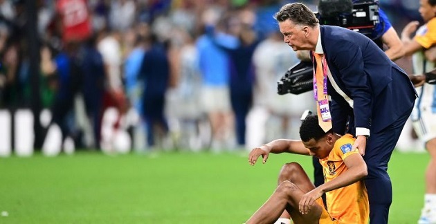 4 điểm đáng ghi nhớ của Hà Lan: Kế hoạch 'W'; Tạm biệt Louis van Gaal