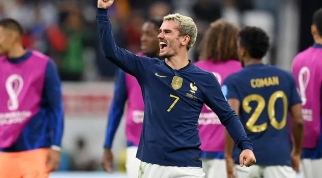 Người thắng kẻ thua trận Anh 1-2 Pháp: Siêu cầu thủ của Deschamps; Anh hùng và tội đồ