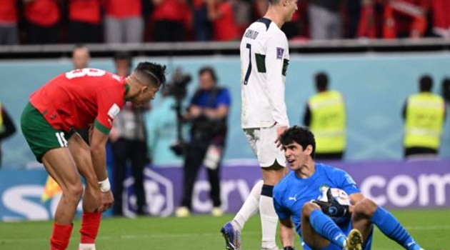 Tấm gương phản chiếu lối chơi của Tây Ban Nha