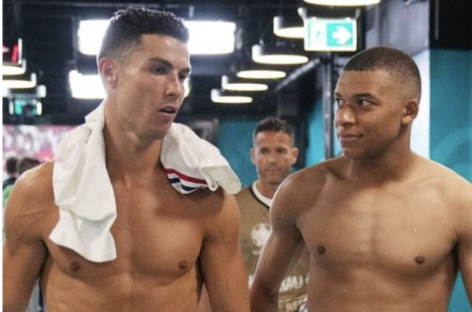 Bình luận của Mbappe khi Ronaldo đăng tâm thư