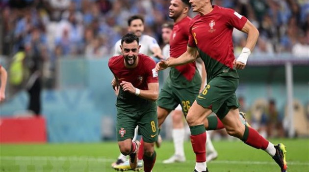 Bruno Fernandes lên tiếng khi Fernando Santos bị sa thải
