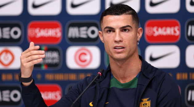 Động thái kỳ lạ của Cristiano Ronaldo
