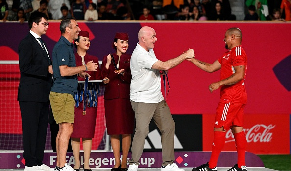 Kaka ghi bàn, Forlan lập hat-trick ở trận cầu huyền thoại FIFA