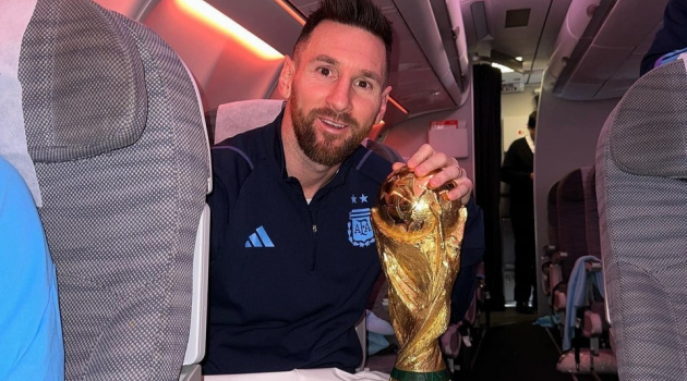 Messi và đồng đội hồi hương