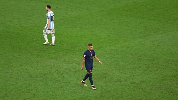 Pháp thua nhưng Mbappe thoát khỏi cái bóng Messi