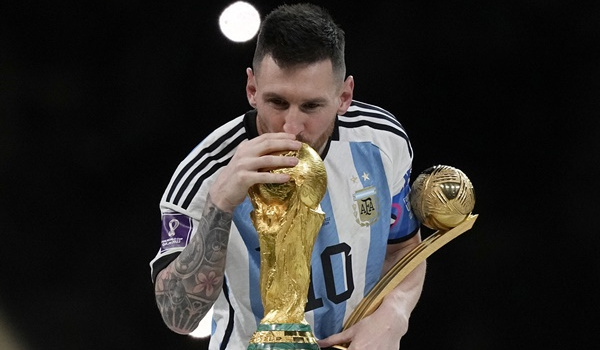 Tiền bối của Văn Hậu được đánh giá cao hơn Messi