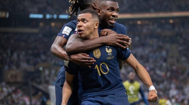 Mbappe gánh vác tương lai bóng đá Pháp