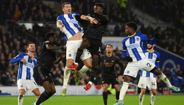 Arsenal thắng kịch tính trong ngày Saliba hóa tội đồ