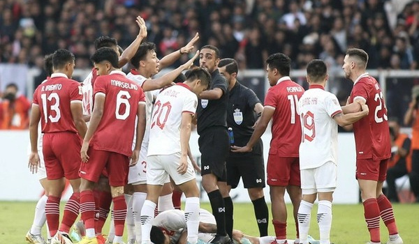 Con dao 2 lưỡi của thầy Park