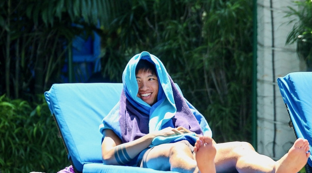 Tuyển Việt Nam tản bộ, tắm bể bơi sau trận hòa Indonesia