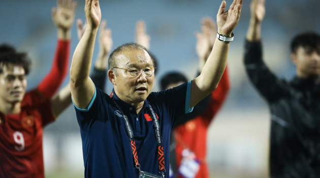 Báo Singapore ấn tượng với phản ứng của thầy Park