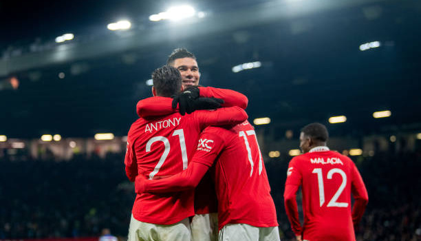 4 phút thần thánh, Casemiro đưa M.U vào vòng 16 đội