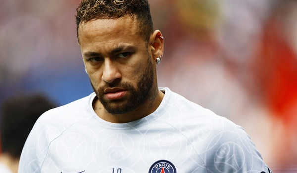 Neymar lại nghỉ thi đấu vào dịp sinh nhật em gái