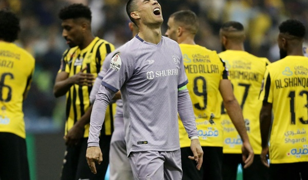 Al Nassr phải ra quyết định sớm để giúp Ronaldo