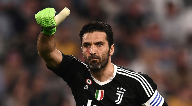  Buffon nêu tên thủ thành xuất sắc nhất anh từng đối đầu