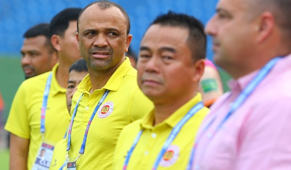 Cho nghỉ 4 trợ lý, CLB Công An Hà Nội dọn đường đón HLV Polking?