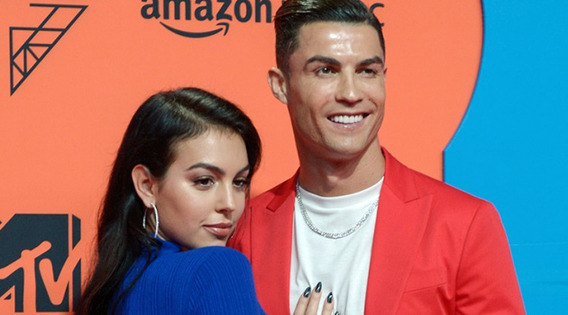 Bạn gái Ronaldo phản ứng trước nghi vấn rạn nứt tình cảm