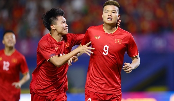 U22 Việt Nam thắng Lào ra quân SEA Games: Chưa hay nên nhờ... may