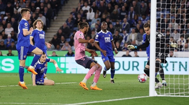 Sát thủ bị lãng quên tại Premier League bỏ lỡ gây choáng
