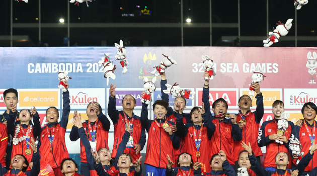 Tuyển nữ Việt Nam nhận thưởng gần 6 tỷ đồng