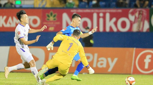 Nhà vua V-League và nguy cơ bị phế truất