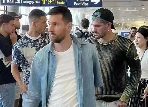 Messi tạo cơn sốt khi đến Bắc Kinh